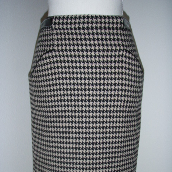 🎈Host Pick🎈Houndstooth Pencil Skirt with Black Patent trim - Picture 1 of 4